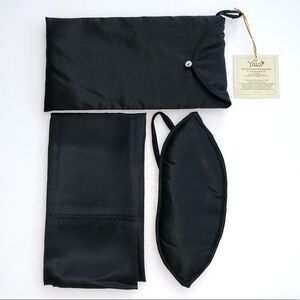 ..Black Silk Pillowcase & Eyeshades in a Silk Envelope Bag